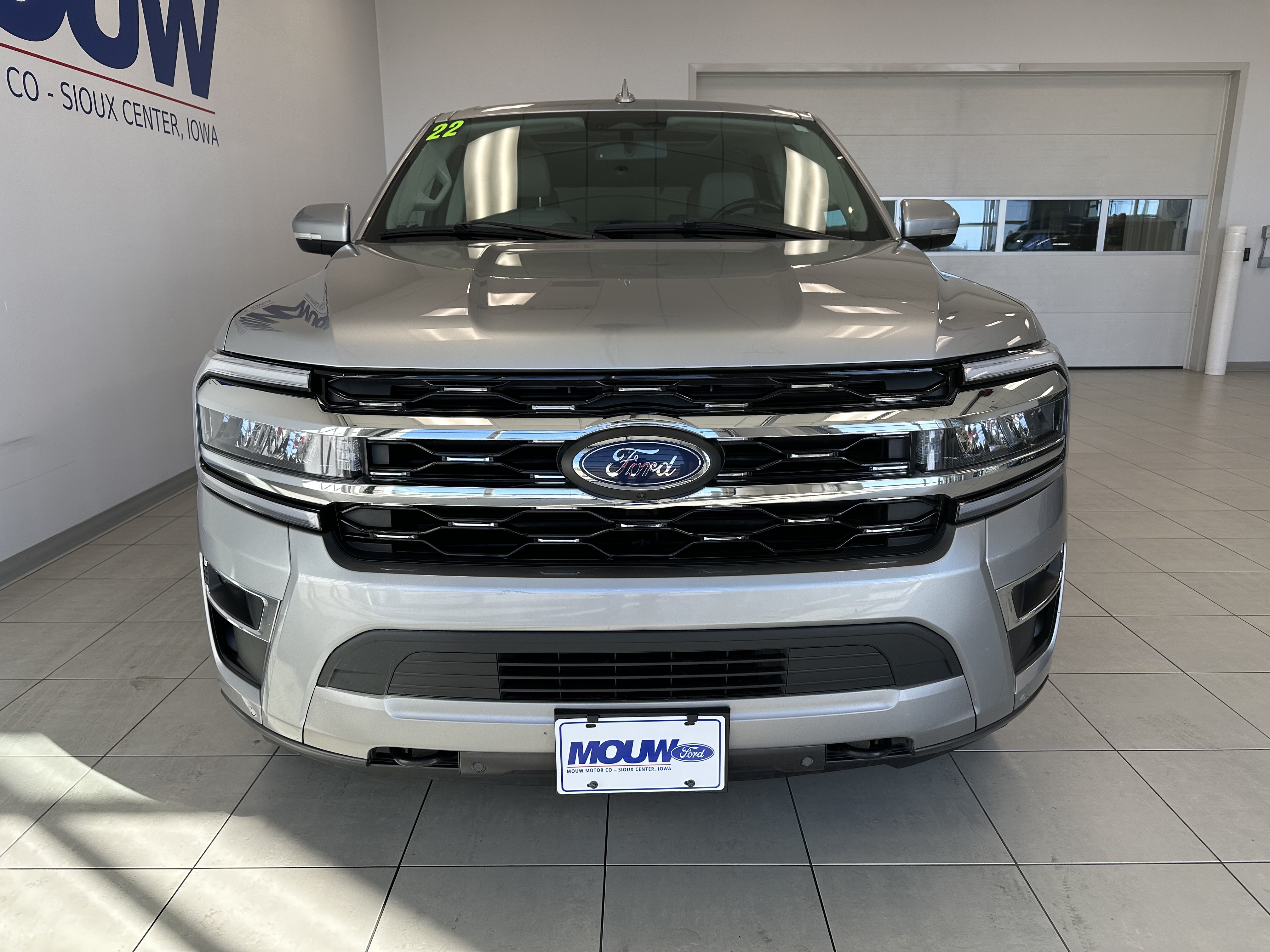 Used 2022 Ford Expedition Limited AWD/4WD image 3