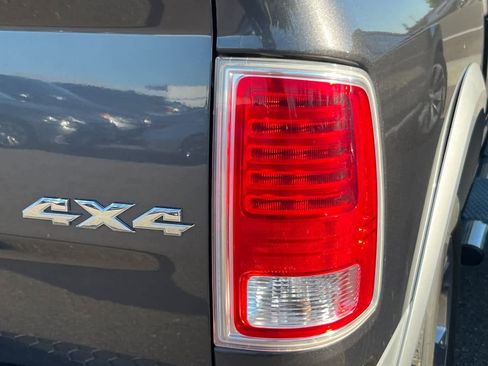 Used 2017 RAM 1500 Laramie w/ Convenience Group AWD/4WD image 18