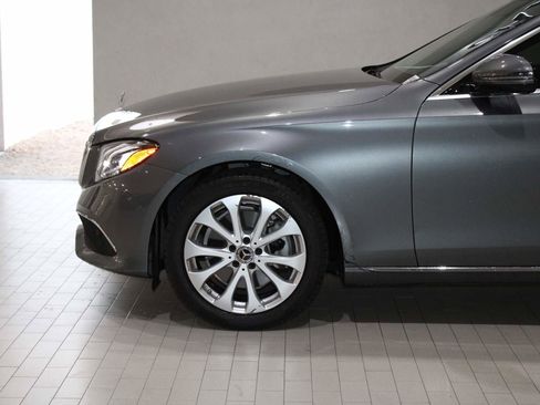 Used 2018 Mercedes-Benz E 300 image 4
