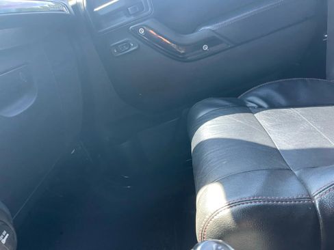 Used 2012 Jeep Wrangler Unlimited Sahara image 10