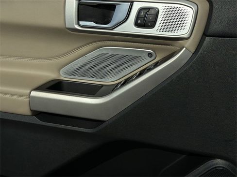Used 2022 Ford Explorer Limited w/ Limited Technology Package image 34
