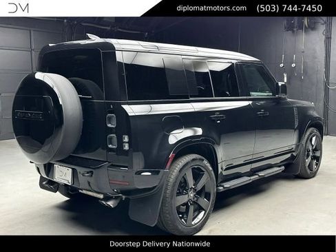 Used 2025 Land Rover Defender 110 V8 AWD/4WD image 6