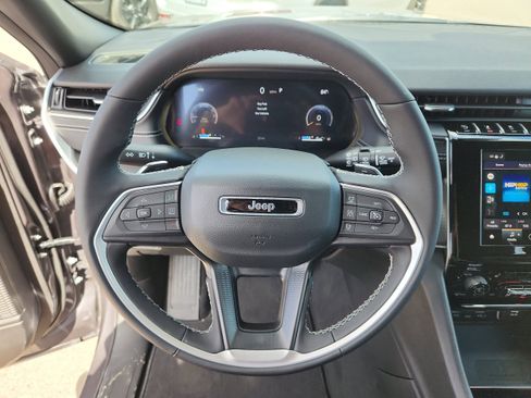 New 2025 Jeep Grand Cherokee L Laredo w/ Luxury Tech Group I image 18