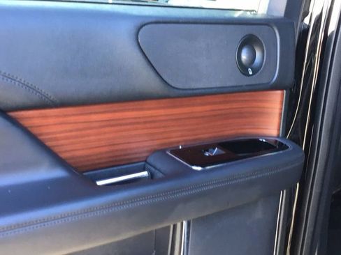 Used 2024 Lincoln Navigator Reserve image 13