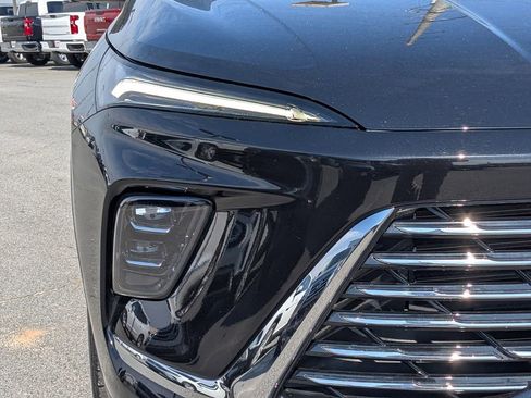 Used 2025 Buick Enclave Preferred image 10