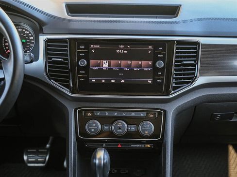 Used 2018 Volkswagen Atlas SEL w/ R-Line Package image 16