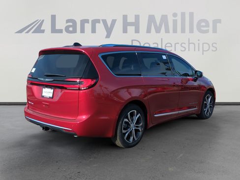 New 2026 Chrysler Pacifica Pinnacle image 5