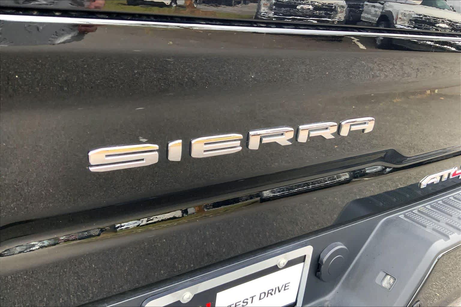 Used 2025 GMC Sierra 2500 AT4X AWD/4WD image 31
