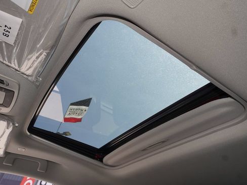 Certified 2026 Toyota Sienna XLE FWD image 21