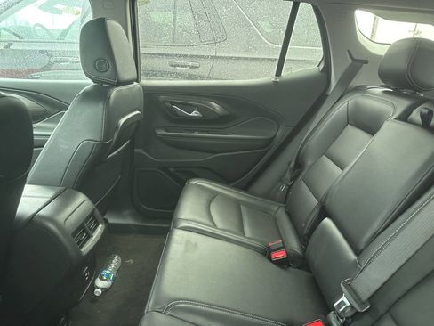 Used 2024 GMC Terrain SLT image 19