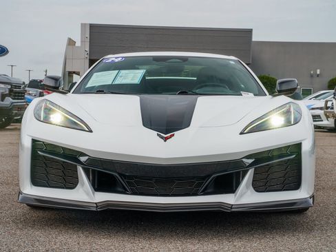 Used 2024 Chevrolet Corvette Z06 RWD image 9
