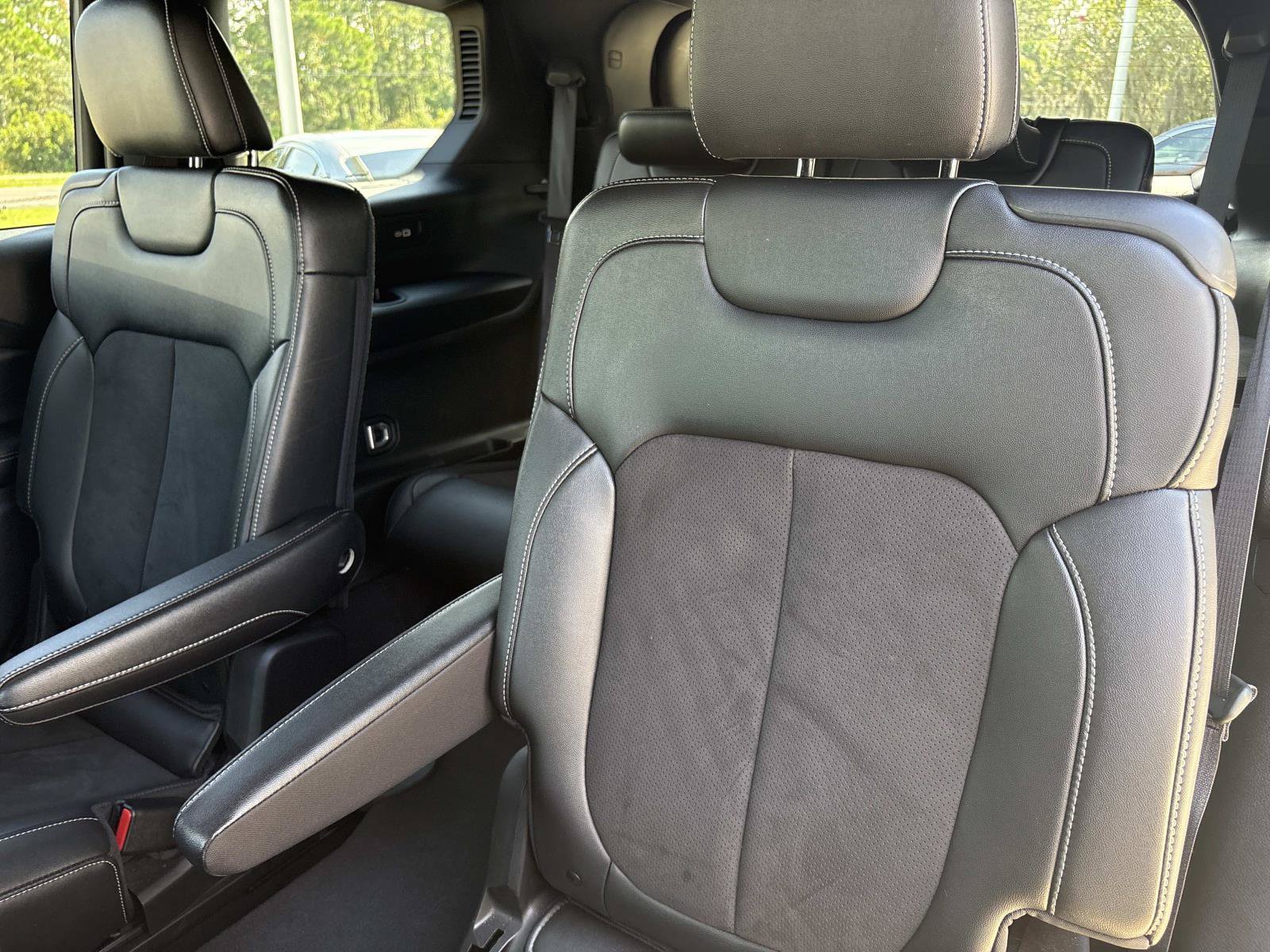 Certified 2024 Jeep Grand Cherokee L Laredo RWD image 13