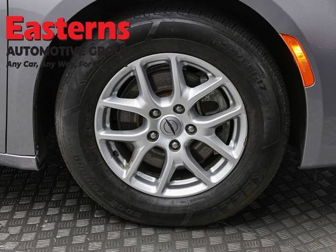 Used 2021 Chrysler Pacifica Touring-L FWD image 34