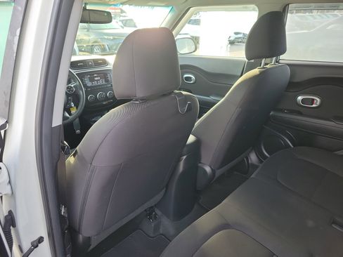 Used 2018 Kia Soul image 16