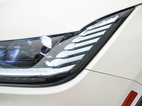 Used 2025 Lincoln Nautilus Premier image 12