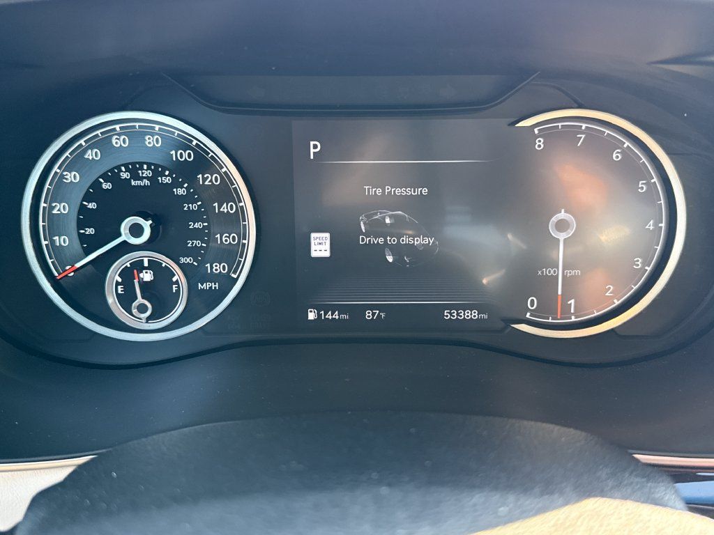 Used 2025 Genesis G70 2.5T AWD/4WD image 20