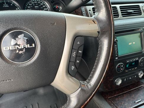 Used 2011 GMC Yukon XL Denali image 28