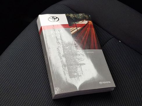 Used 2021 Toyota RAV4 LE image 28