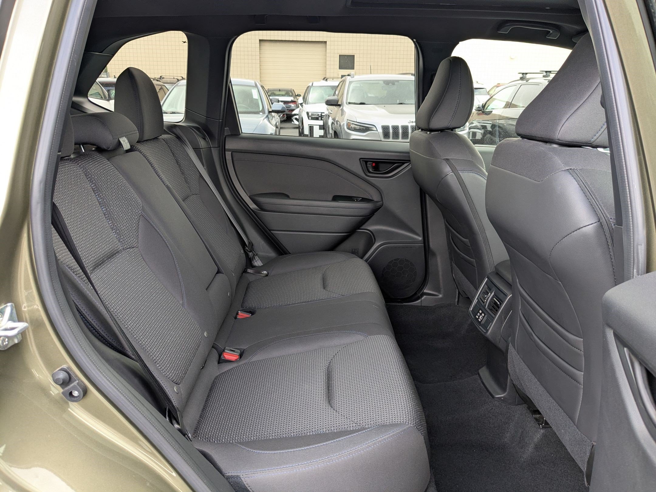 Used 2025 Subaru Forester Premium AWD/4WD image 32