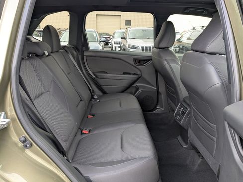 Used 2025 Subaru Forester Premium AWD/4WD image 32