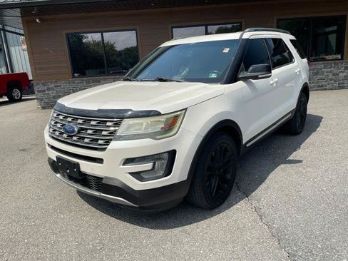 Used 2016 Ford Explorer XLT w/ Equipment Group 202A AWD/4WD image 13