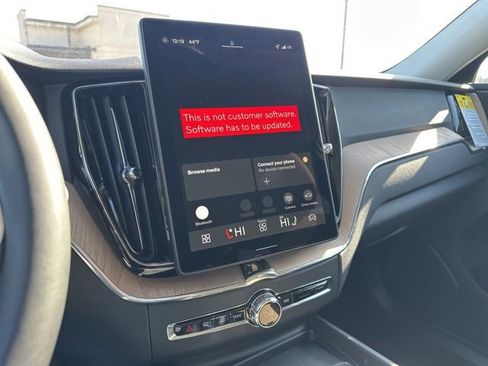 New 2026 Volvo XC60 B5 Plus w/ Climate Package image 15