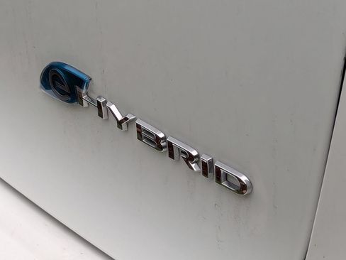 Used 2023 Chrysler Pacifica Touring-L FWD image 6
