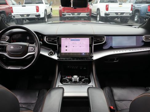 Used 2022 Jeep Grand Wagoneer Series III w/ Rear Seat Video Group 1 AWD/4WD image 29