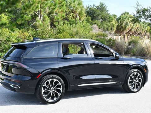 Used 2024 Lincoln Nautilus Reserve w/ Equipment Group 203A AWD/4WD image 6