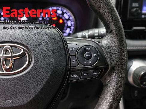 Used 2021 Toyota RAV4 XLE AWD/4WD image 15