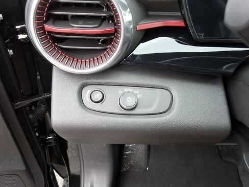 New 2026 Chevrolet Trax RS w/ Sunroof Package FWD image 35