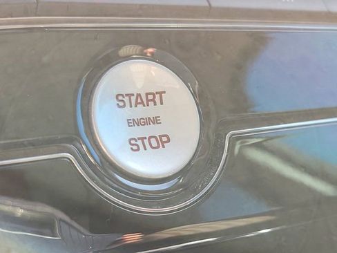 Used 2019 Jaguar F-PACE Portfolio image 30