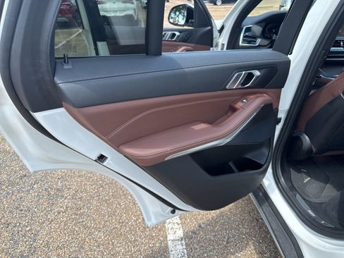 Used 2022 BMW X5 xDrive40i w/ Luxury Seating Package AWD/4WD image 10