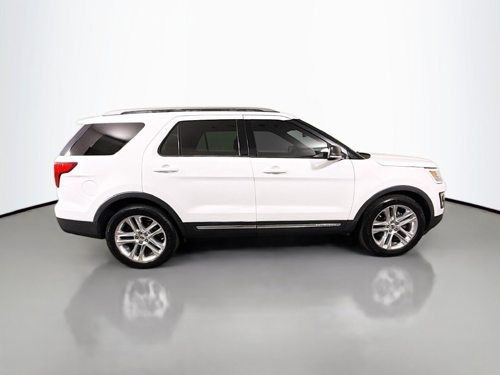 Used 2017 Ford Explorer XLT w/ Equipment Group 202A FWD image 11