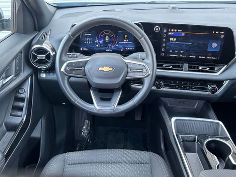 Used 2025 Chevrolet Equinox LT image 34