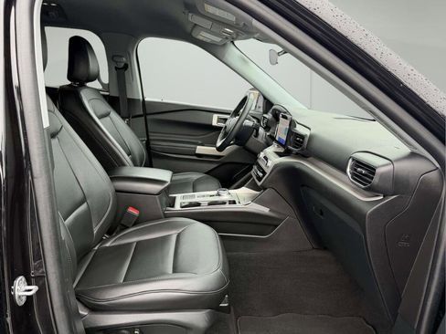 Used 2024 Ford Explorer XLT w/ Equipment Group 202A image 11