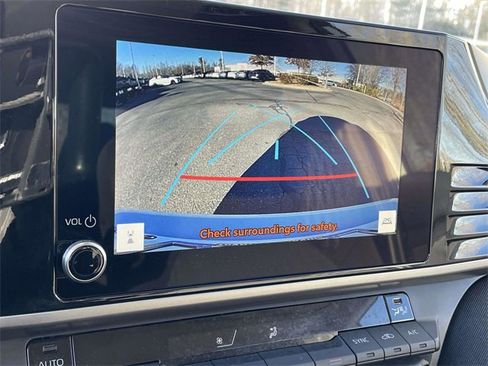 Used 2025 Toyota Camry SE image 28