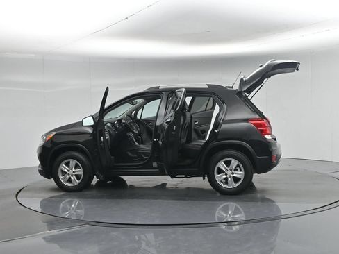 Used 2020 Chevrolet Trax LT w/ LT Convenience Package AWD/4WD image 38