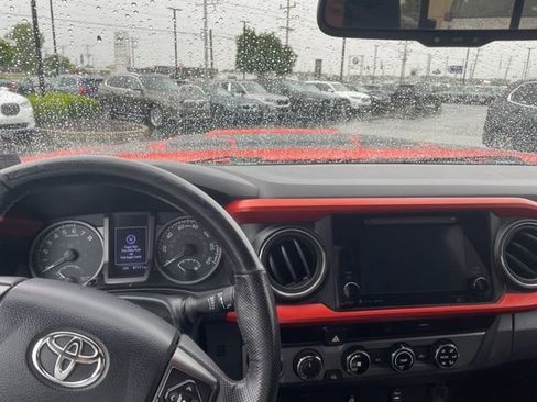 Used 2017 Toyota Tacoma TRD Sport w/ Tow Package (A/T) AWD/4WD image 10