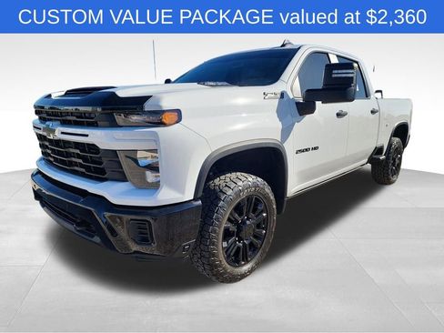 Used 2025 Chevrolet Silverado 2500 Custom w/ Custom Value Package image 3
