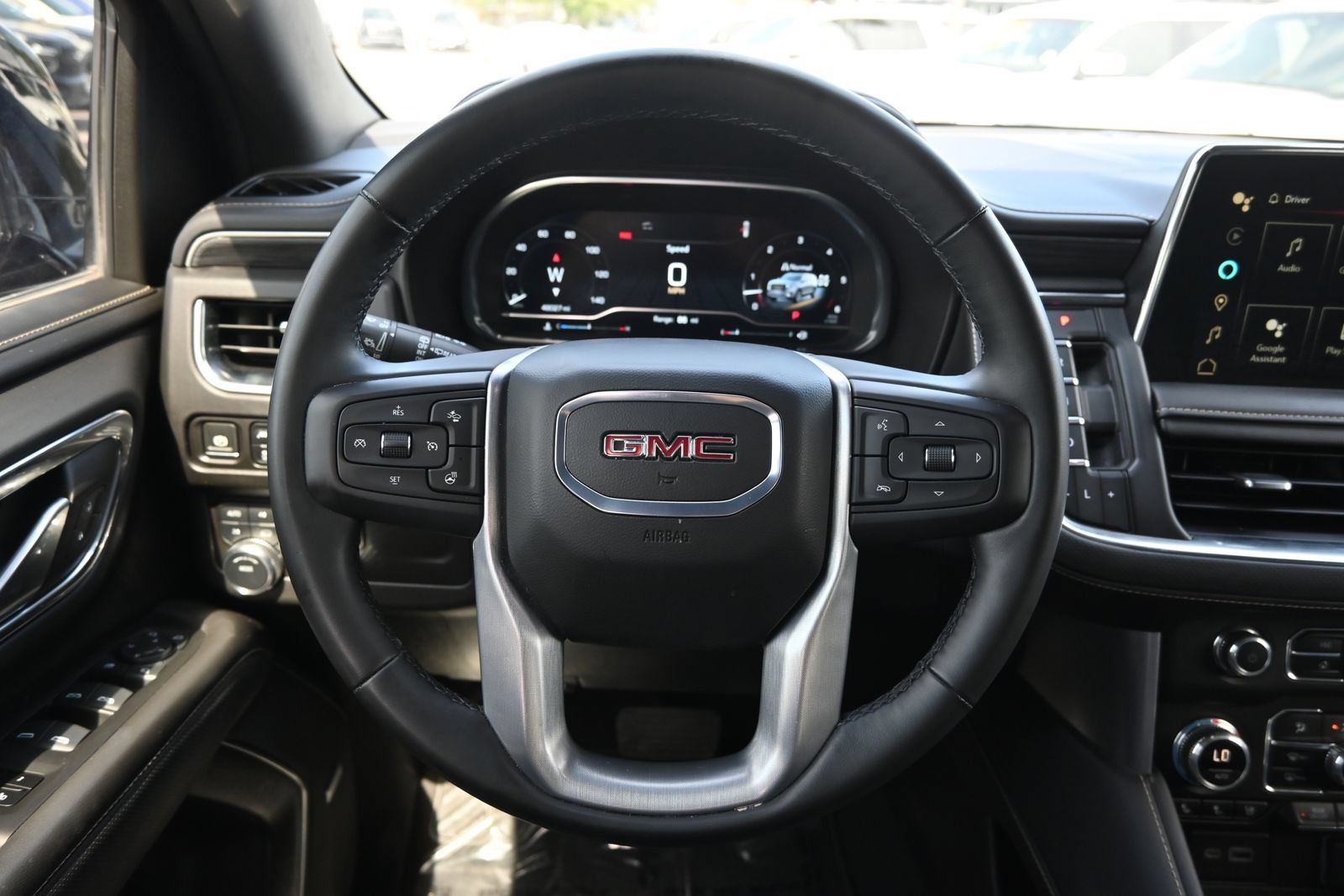 Used 2024 GMC Yukon XL SLT w/ SLT Luxury Package AWD/4WD image 10