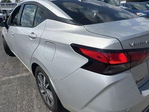 Used 2020 Nissan Versa SV FWD image 3