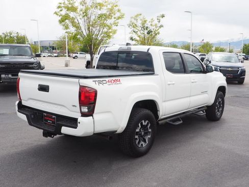 Used 2021 Toyota Tacoma TRD Off-Road w/ Technology Package AWD/4WD image 5