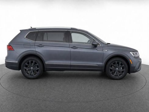 Used 2023 Volkswagen Tiguan SE FWD image 8