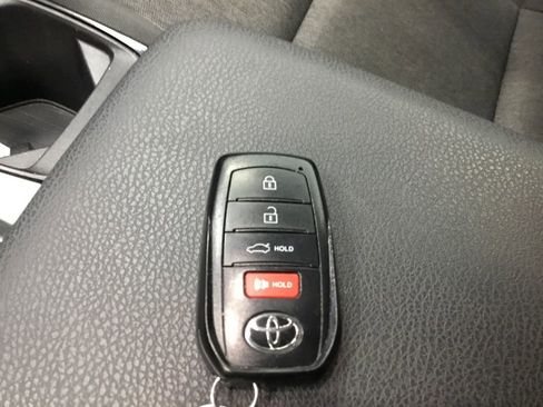 Used 2025 Toyota Camry SE FWD image 8