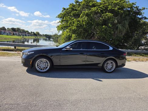 Used 2024 BMW 530i w/ Premium Package image 7