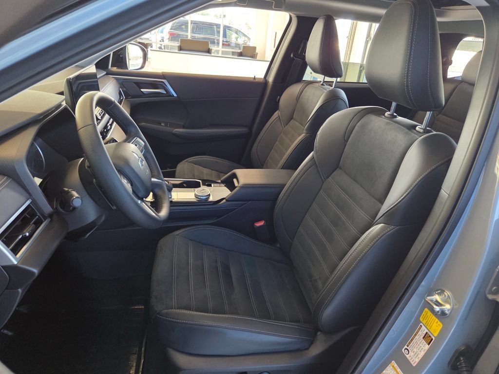 Used 2026 Mitsubishi Outlander LE AWD/4WD image 19