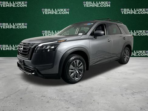 Used 2024 Nissan Pathfinder SV w/ Black Appearance Package image 9