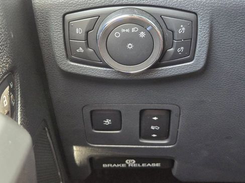 Used 2022 Ford F250 Lariat w/ Black Appearance Package image 11