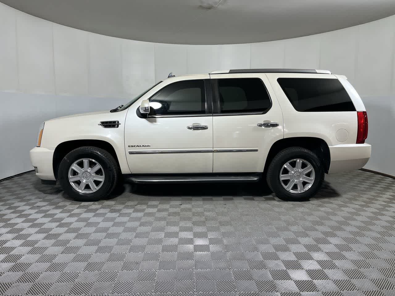 Used 2010 Cadillac Escalade AWD image 5